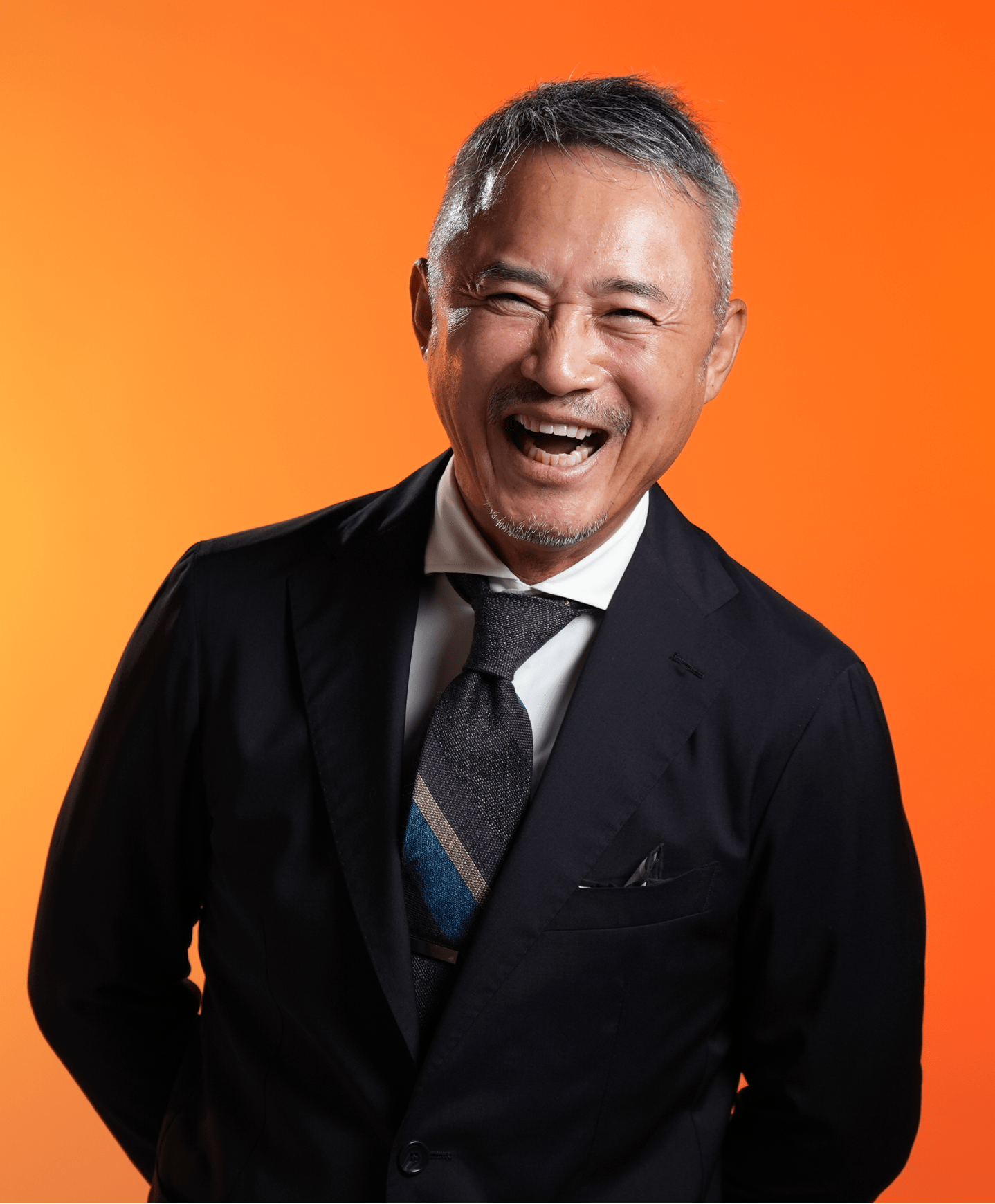 笑顔の代表の写真